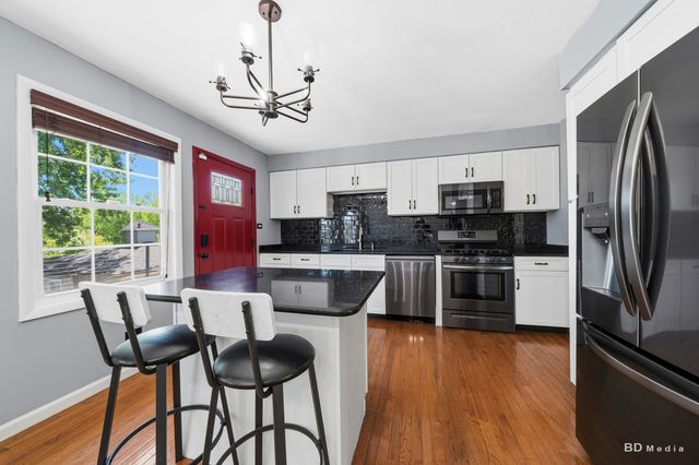 16327 Olcott Avenue, Tinley Park, IL 60477