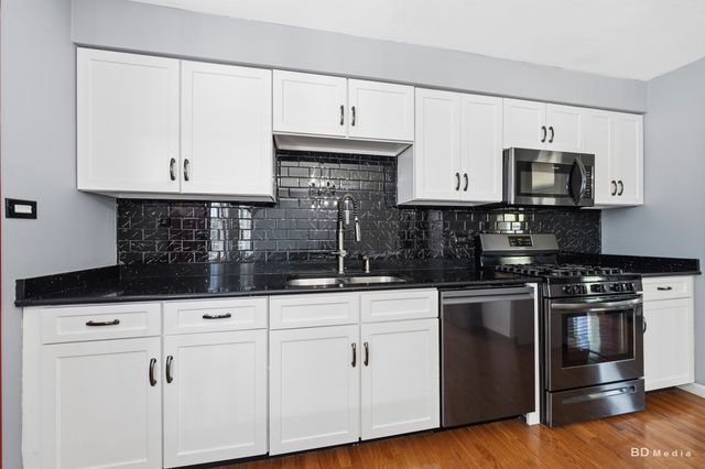 16327 Olcott Avenue, Tinley Park, IL 60477