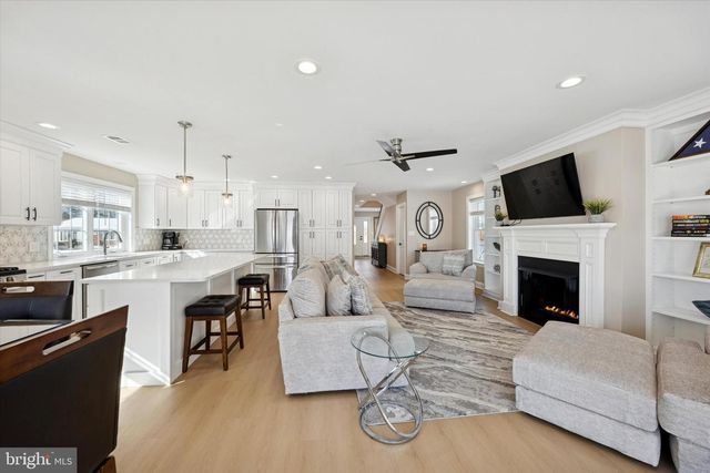 1002 11TH AVE, Folsom, PA 19033