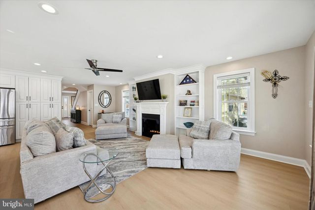 1002 11TH AVE, Folsom, PA 19033