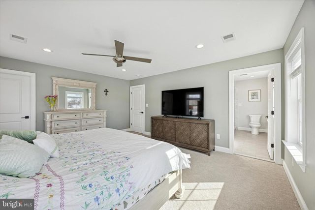 1002 11TH AVE, Folsom, PA 19033