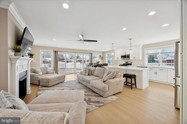 1002 11TH AVE, Folsom, PA 19033