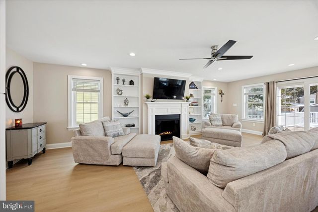 1002 11TH AVE, Folsom, PA 19033