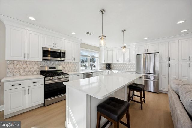 1002 11TH AVE, Folsom, PA 19033