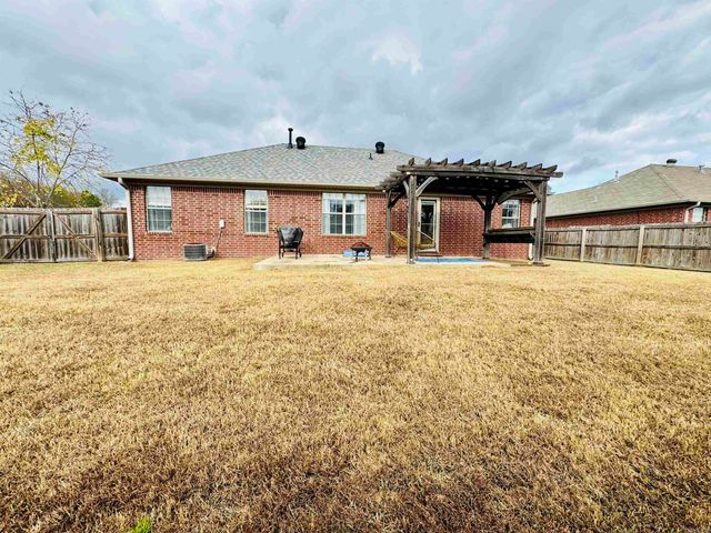 1605 Duke Street, Conway, AR 72032