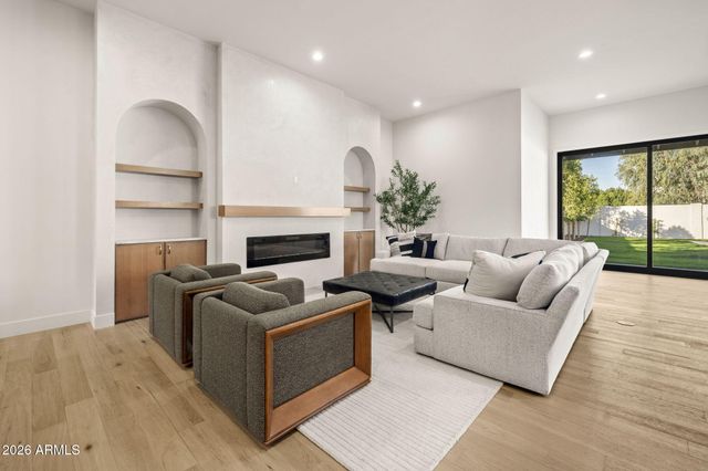 4512 N 38TH Street, Phoenix, AZ 85018