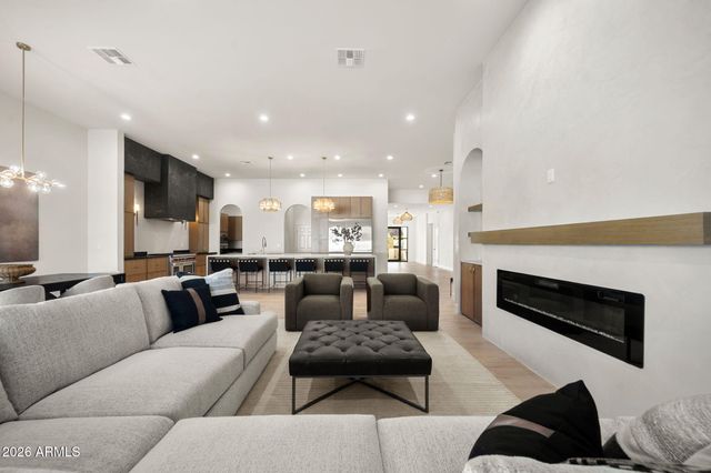 4512 N 38TH Street, Phoenix, AZ 85018