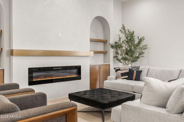 4512 N 38TH Street, Phoenix, AZ 85018