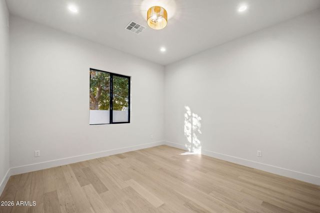 4512 N 38TH Street, Phoenix, AZ 85018