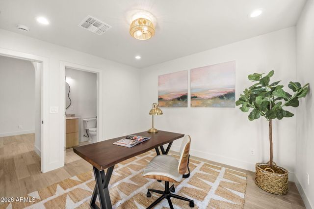 4512 N 38TH Street, Phoenix, AZ 85018