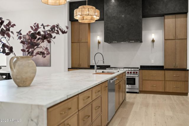 4512 N 38TH Street, Phoenix, AZ 85018