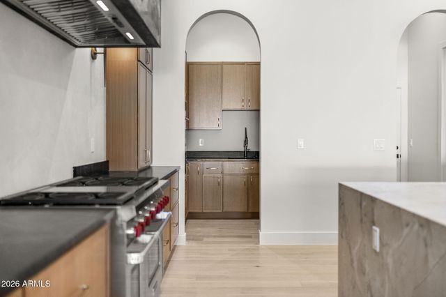 4512 N 38TH Street, Phoenix, AZ 85018