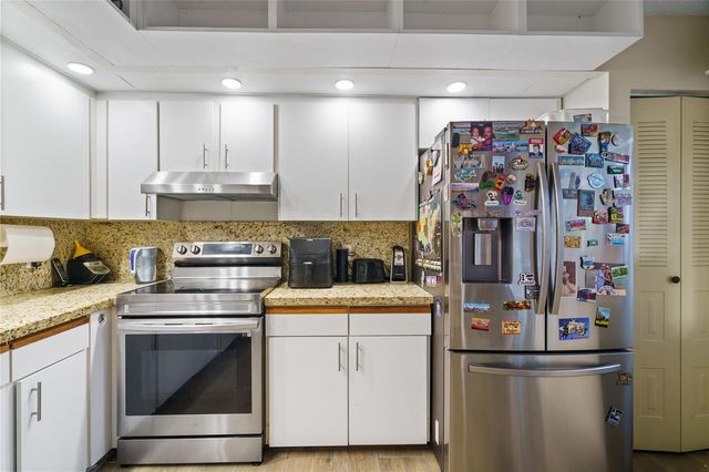 800 SW 125th Way 202, Pembroke Pines, FL 33027