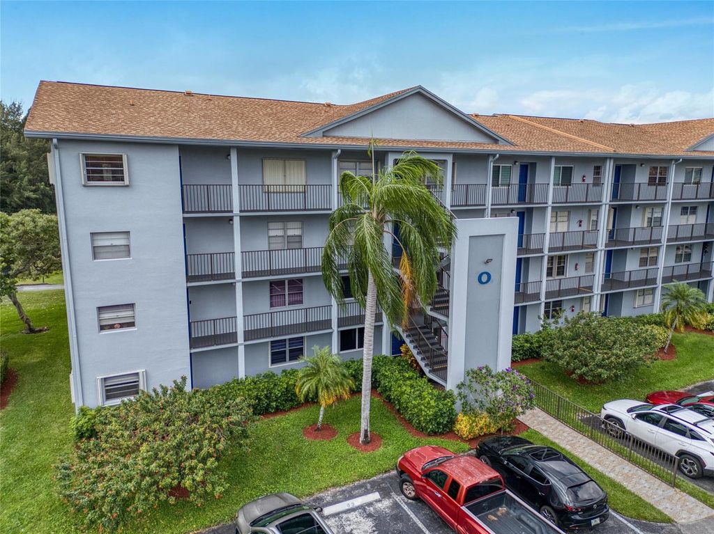 800 SW 125th Way 202, Pembroke Pines, FL 33027