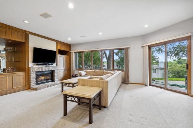 8991 Ferndale Lane, Eden Prairie, MN 55347