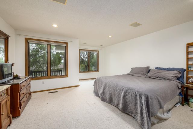 8991 Ferndale Lane, Eden Prairie, MN 55347