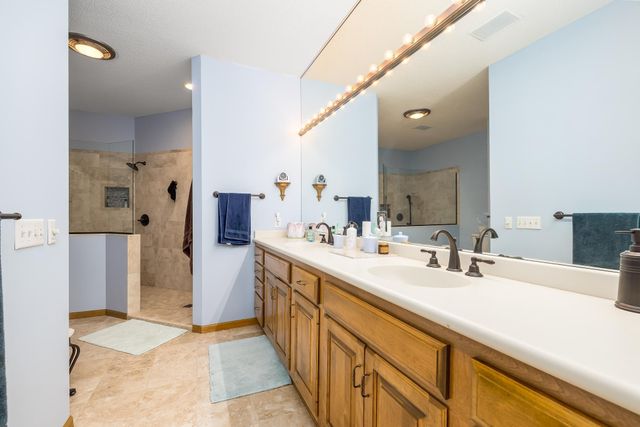 8991 Ferndale Lane, Eden Prairie, MN 55347