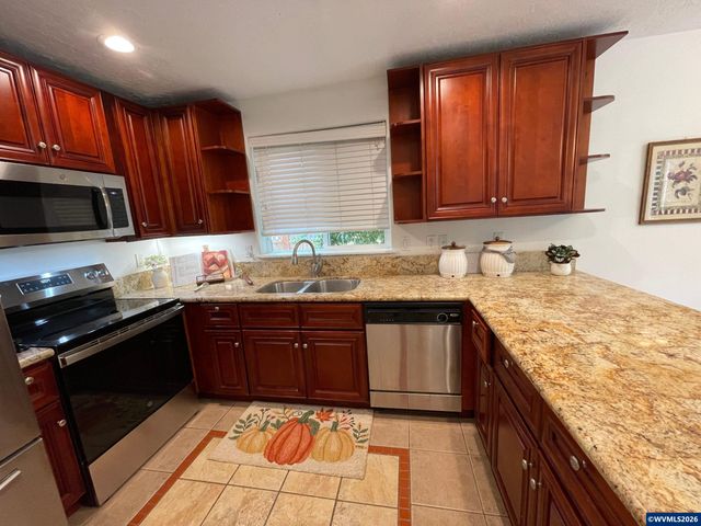 7233 Eastwood Ct SE, Turner, OR 97392