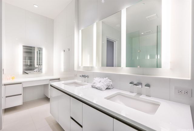 1118 Ala Moana Boulevard 3401, Honolulu, HI 96814