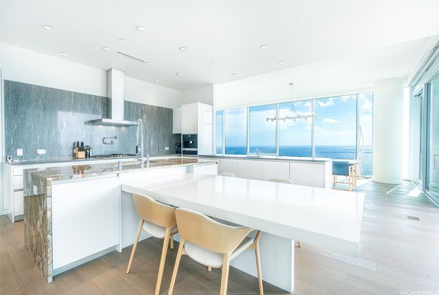 1118 Ala Moana Boulevard 3401, Honolulu, HI 96814