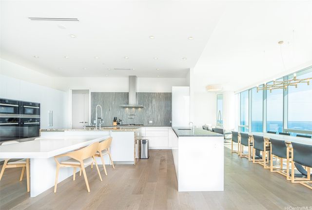 1118 Ala Moana Boulevard 3401, Honolulu, HI 96814