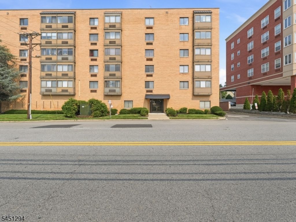 5 Linden St 6i, Hackensack City, NJ 07601 — photo 2