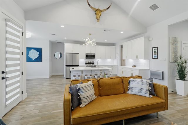 624 JUNIPER CT, Fischer, TX 78623