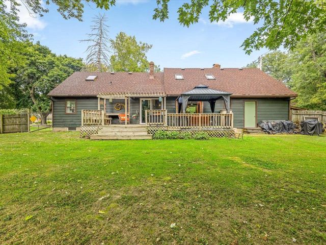 2136 E Ridge Road, Beloit, WI 53511