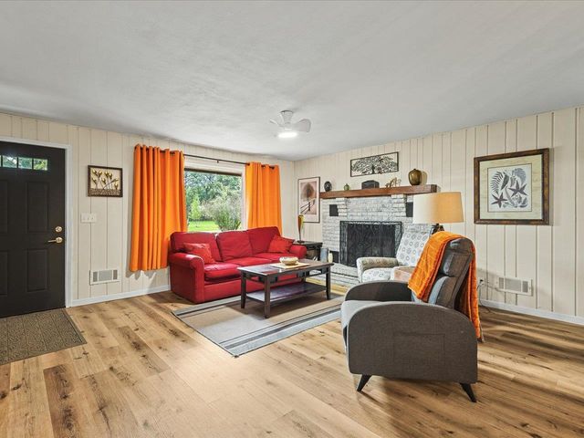 2136 E Ridge Road, Beloit, WI 53511