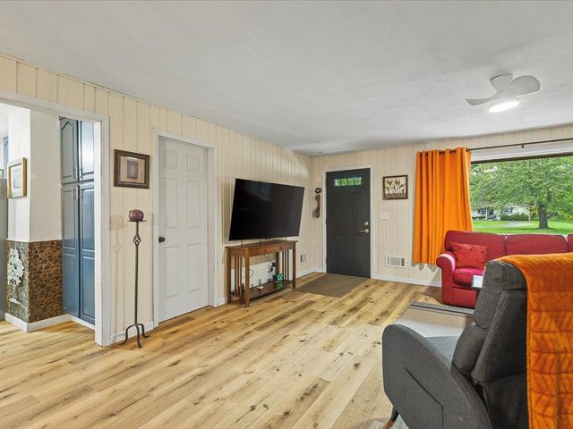 2136 E Ridge Road, Beloit, WI 53511