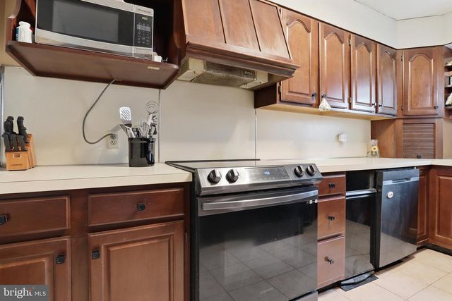 615 E BROADWAY, Red Lion, PA 17356