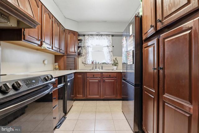 615 E BROADWAY, Red Lion, PA 17356
