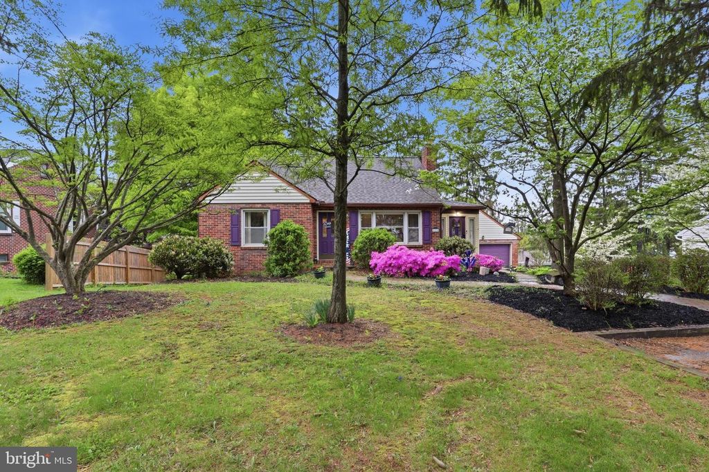 615 E BROADWAY, Red Lion, PA 17356
