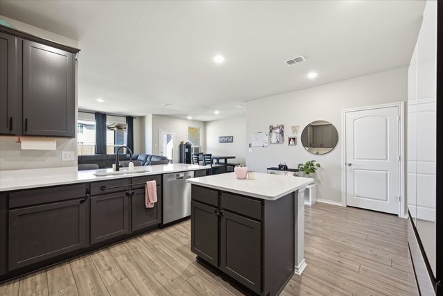 964 Ravenwood Lane, Van Alstyne, TX 75495