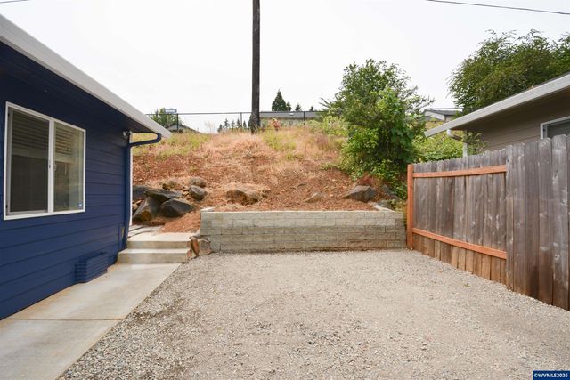 928 Trust Ln SE, Salem, OR 97306