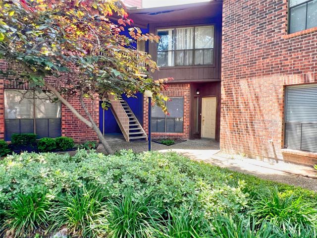3130 SW Walnut Bend Lane 409, Houston, TX 77042