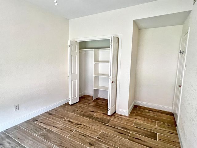 3130 SW Walnut Bend Lane 409, Houston, TX 77042