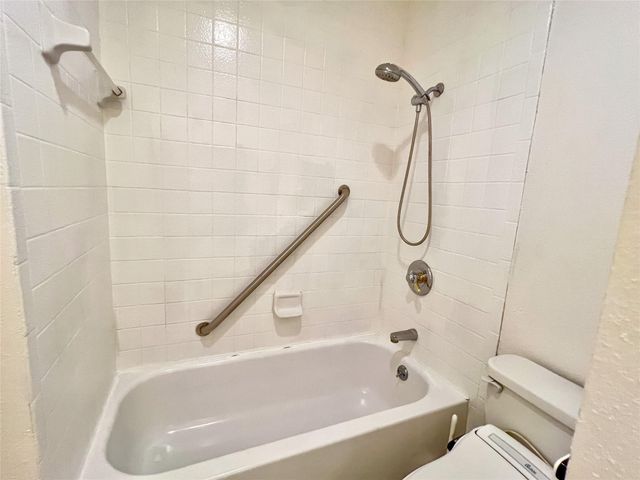 3130 SW Walnut Bend Lane 409, Houston, TX 77042