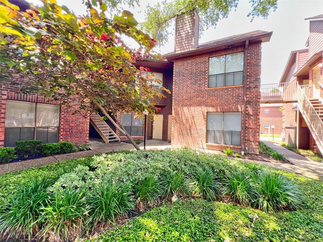 3130 SW Walnut Bend Lane 409, Houston, TX 77042