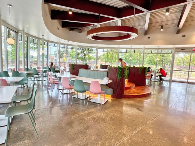 3130 SW Walnut Bend Lane 409, Houston, TX 77042
