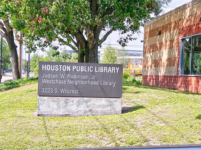 3130 SW Walnut Bend Lane 409, Houston, TX 77042