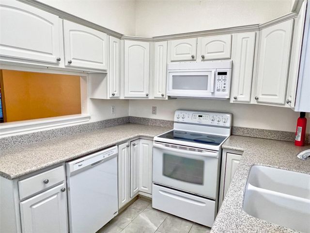 3130 SW Walnut Bend Lane 409, Houston, TX 77042