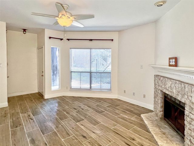 3130 SW Walnut Bend Lane 409, Houston, TX 77042