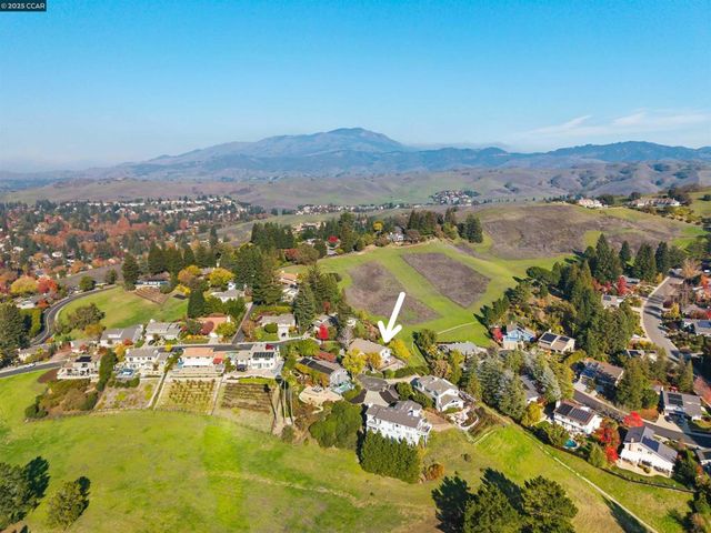 392 Paraiso Dr, Danville, CA 94526