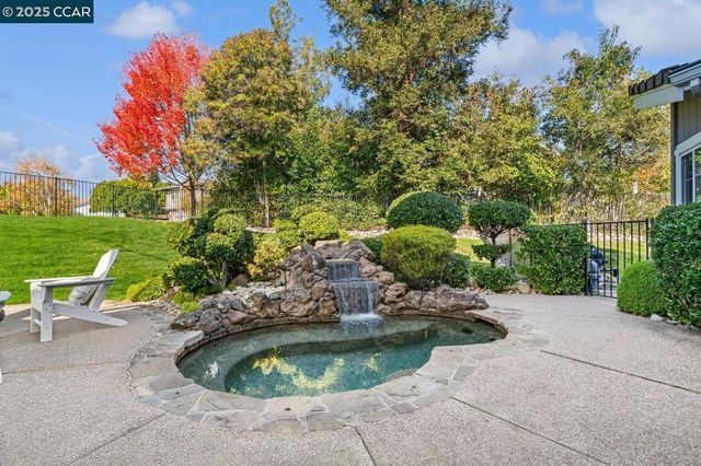 392 Paraiso Dr, Danville, CA 94526