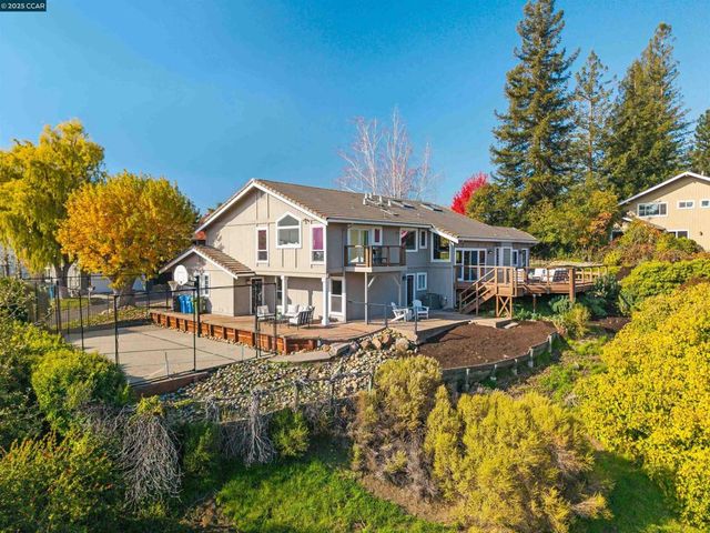 392 Paraiso Dr, Danville, CA 94526