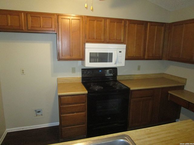 8550 PENDRAGON ST, San Antonio, TX 78254