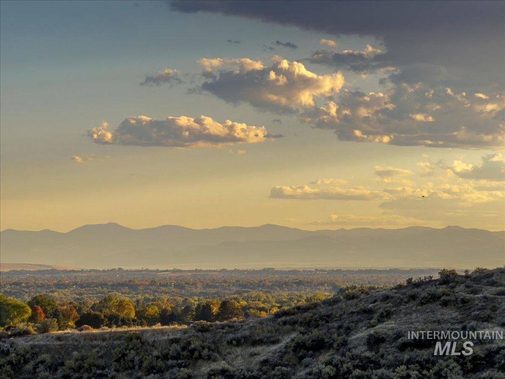 5735 N Willow Creek Rd, Eagle, ID 83616