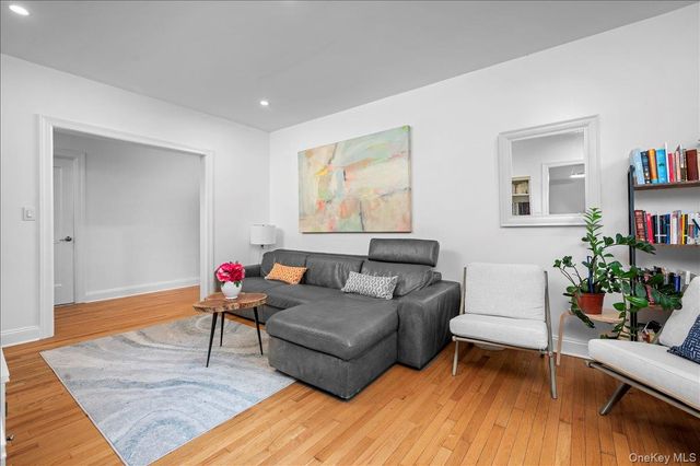 11 Alden Road 2N, Larchmont, NY 10538