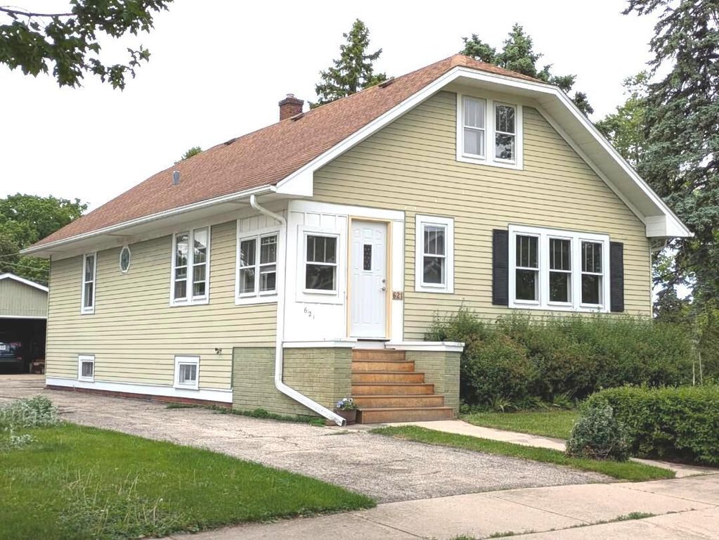 621 E GRAND LAKE Boulevard, West Chicago, IL 60185